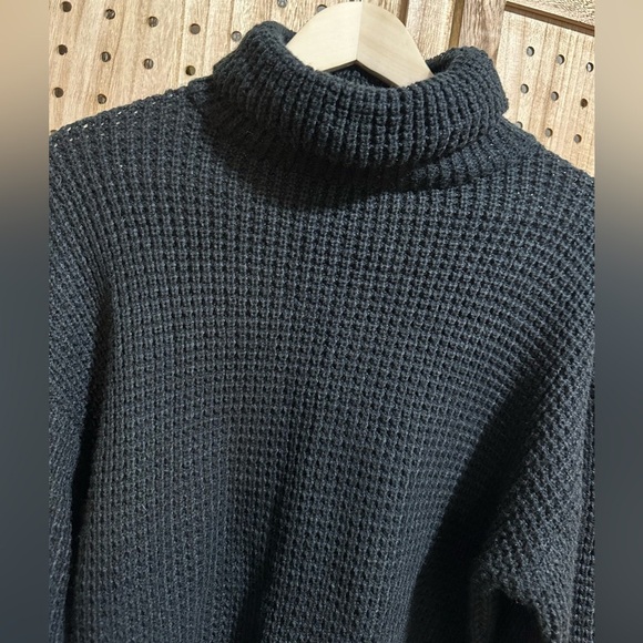 SHEIN Black Cable Knit Bell Sleeve Cropped Turtleneck Sweater - Picture 4 of 5